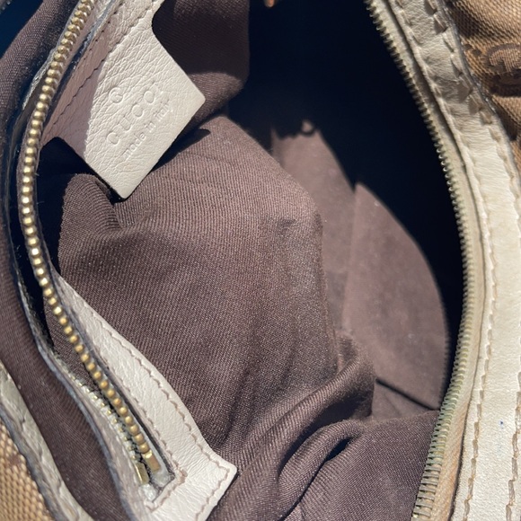 Beautiful Women’s authentic Gucci purse like new on inside no tears no rips - Picture 9 of 13